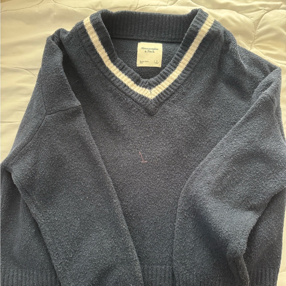 Abercrombie & Fitch Men's Navy V-Neck Sweater